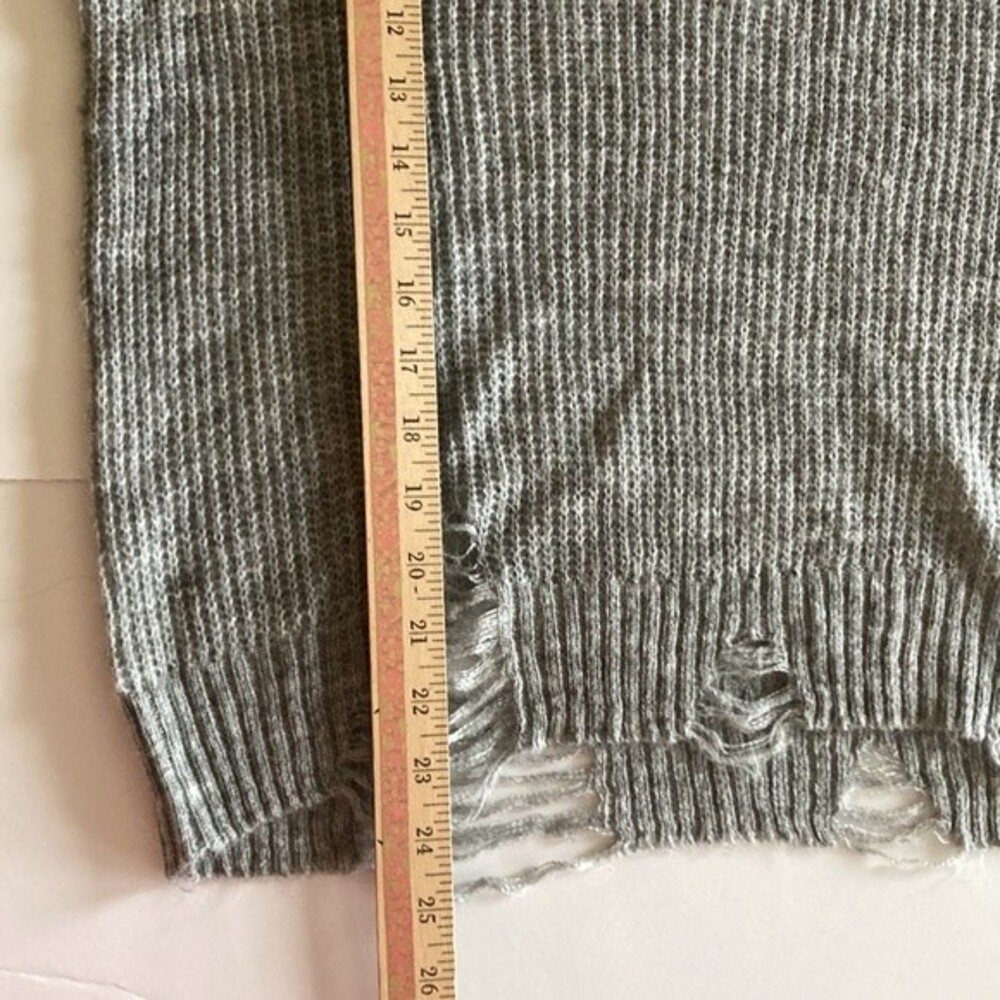 Hem and Thread Distressed Frayed Color Block Sweater Gray Medium - Picture 8 of 12